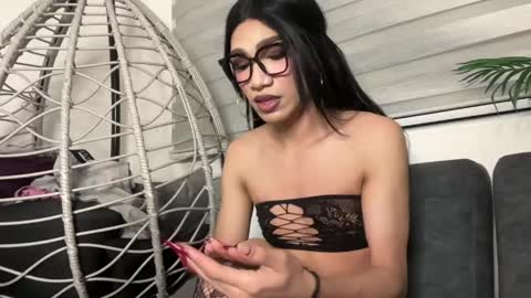 fernanda online show from March 25, 2026, 4:51 am