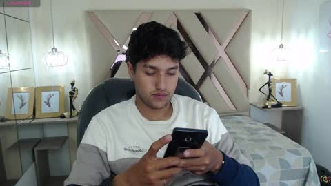 Snapshot of ferphoenix_ chatting on January 12, 2025, 3:28 am FER PHOENIX online show from January 12, 2025, 3:28 am