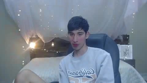 Snapshot of ferphoenix_ chatting on January 14, 2025, 4:04 am FER PHOENIX online show from January 14, 2025, 4:04 am