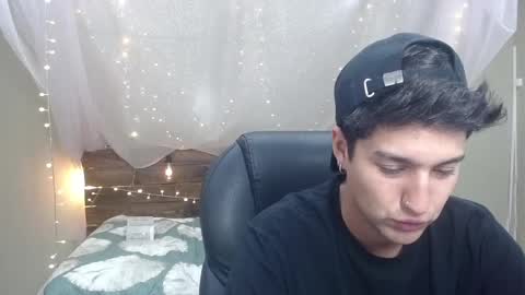 Snapshot of ferphoenix_ chatting on January 19, 2025, 3:39 am FER PHOENIX online show from January 19, 2025, 3:39 am