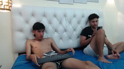 Snapshot of ferphoenix_ chatting on January 30, 2025, 9:47 am FER PHOENIX online show from January 30, 2025, 9:47 am