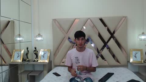 Snapshot of ferphoenix_ chatting on February 8, 2025, 11:01 am FER PHOENIX online show from February 8, 2025, 11:01 am