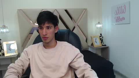 Snapshot of ferphoenix_ chatting on February 12, 2025, 3:29 am FER PHOENIX online show from February 12, 2025, 3:29 am