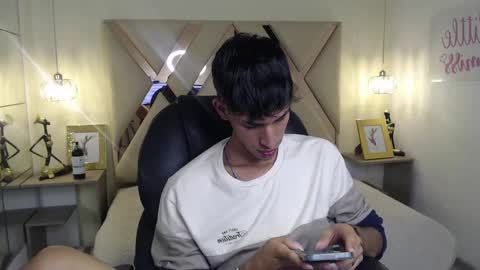 Snapshot of ferphoenix_ chatting on March 7, 2025, 6:46 am FER PHOENIX online show from March 7, 2025, 6:46 am