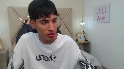 Snapshot of ferphoenix_ chatting on March 9, 2025, 12:31 pm FER PHOENIX online show from March 9, 2025, 12:31 pm