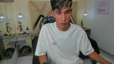 Snapshot of ferphoenix_ chatting on October 10, 2025, 4:22 am FER PHOENIX online show from October 10, 2025, 4:22 am