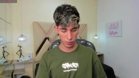 Snapshot of ferphoenix_ chatting on October 11, 2025, 4:55 am FER PHOENIX online show from October 11, 2025, 4:55 am