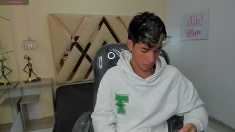 Snapshot of ferphoenix_ chatting on October 16, 2025, 3:29 am FER PHOENIX online show from October 16, 2025, 3:29 am