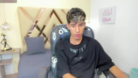 Snapshot of ferphoenix_ chatting on October 23, 2025, 6:02 am FER PHOENIX online show from October 23, 2025, 6:02 am