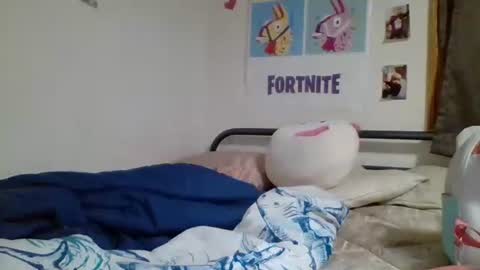 gummybear101 online show from September 16, 2025, 12:11 am