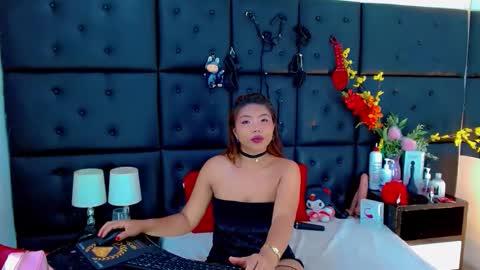 fetishgirla online show from April 3, 2026, 4:21 am