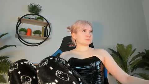 Rey online show from March 8, 2025, 11:27 am