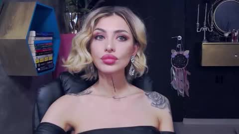 Snapshot of fetishsarah chatting on December 2, 2024, 7:49 pm Sarah online show from December 2, 2024, 7:49 pm