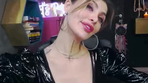 Snapshot of fetishsarah chatting on February 27, 2025, 2:21 am Sarah online show from February 27, 2025, 2:21 am