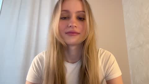 Snapshot of fflloowweerr chatting on December 20, 2024, 6:50 am Lisa online show from December 20, 2024, 6:50 am