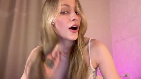 Snapshot of fflloowweerr chatting on January 9, 2025, 12:41 pm Lisa online show from January 9, 2025, 12:41 pm