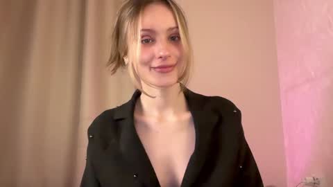 Snapshot of fflloowweerr chatting on January 16, 2025, 12:53 pm Lisa online show from January 16, 2025, 12:53 pm