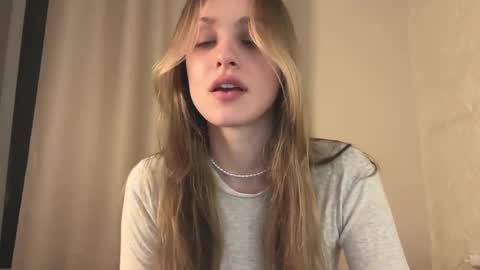 Snapshot of fflloowweerr chatting on February 20, 2025, 12:57 pm Lisa online show from February 20, 2025, 12:57 pm