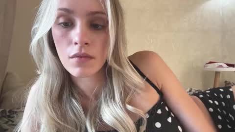 Snapshot of fflloowweerr chatting on September 10, 2025, 6:57 am Lisa online show from September 10, 2025, 6:57 am