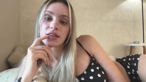 Snapshot of fflloowweerr chatting on September 26, 2025, 8:51 am Lisa online show from September 26, 2025, 8:51 am