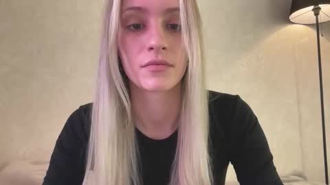 Snapshot of fflloowweerr chatting on September 28, 2025, 8:09 am Lisa online show from September 28, 2025, 8:09 am