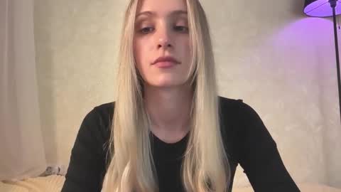 Snapshot of fflloowweerr chatting on October 2, 2025, 12:12 pm Lisa online show from October 2, 2025, 12:12 pm