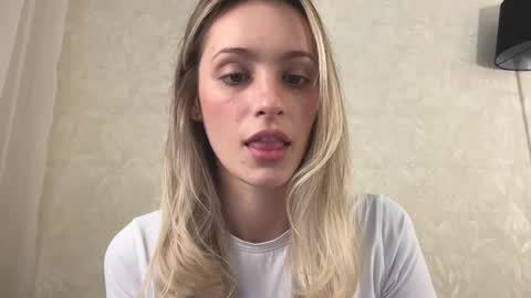 Snapshot of fflloowweerr chatting on October 17, 2025, 9:23 am Lisa online show from October 17, 2025, 9:23 am