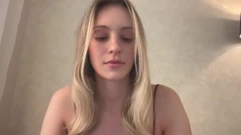 Snapshot of fflloowweerr chatting on November 16, 2025, 6:52 am Lisa online show from November 16, 2025, 6:52 am