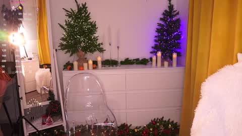 Snapshot of ffoxyflame chatting on December 7, 2024, 4:53 am -- stay in touch with me online show from December 7, 2024, 4:53 am