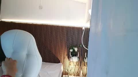 Freyja  online show from February 25, 2026, 5:11 pm