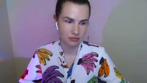 Snapshot of fialin_ chatting on July 2, 2026, 10:21 am Mia online show from July 2, 2026, 10:21 am