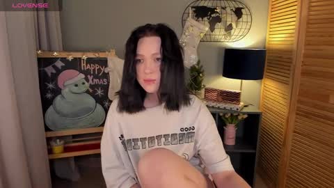 fiamoory online show from December 17, 2024, 4:23 am