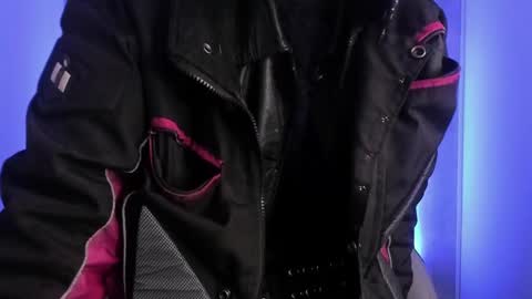   online show from February 21, 2025, 12:28 pm