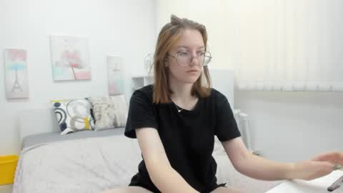 Snapshot of fiery__mary chatting on May 27, 2026, 5:15 am Mary online show from May 27, 2026, 5:15 am