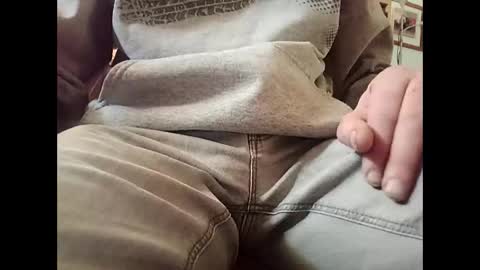 fifi010203 online show from November 19, 2025, 7:52 am