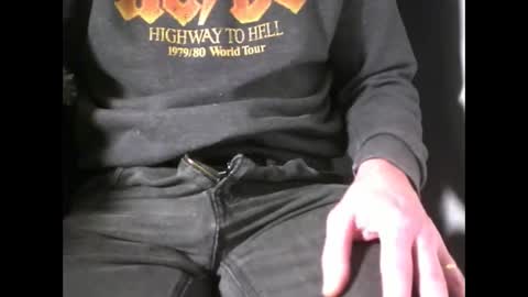 fifi010203 online show from December 19, 2025, 7:15 am