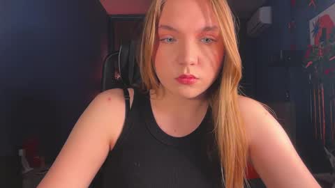 Snapshot of fififlower chatting on May 12, 2026, 5:32 pm Rebecca online show from May 12, 2026, 5:32 pm