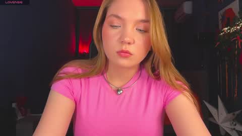 Snapshot of fififlower chatting on May 15, 2026, 5:20 pm Rebecca online show from May 15, 2026, 5:20 pm