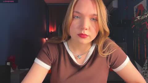 Snapshot of fififlower chatting on May 17, 2026, 5:09 pm Rebecca online show from May 17, 2026, 5:09 pm