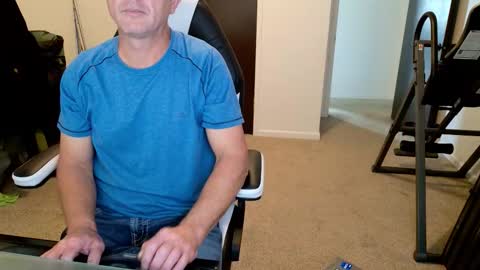 Snapshot of finding_ross chatting on November 2, 2025, 9:06 pm Ross online show from November 2, 2025, 9:06 pm