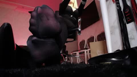 AlfaFemale online show from April 10, 2026, 5:12 am