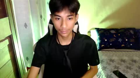 fineboii_rey18 online show from September 11, 2025, 3:28 am