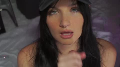 finleyfae online show from September 23, 2025, 5:05 pm