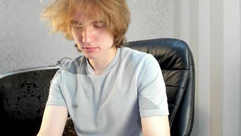 Snapshot of finnbev chatting on June 3, 2026, 5:43 am finnbev online show from June 3, 2026, 5:43 am