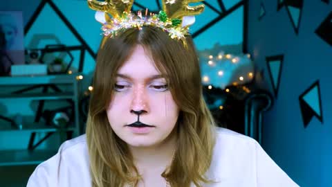 fiora online show from December 19, 2024, 1:40 pm