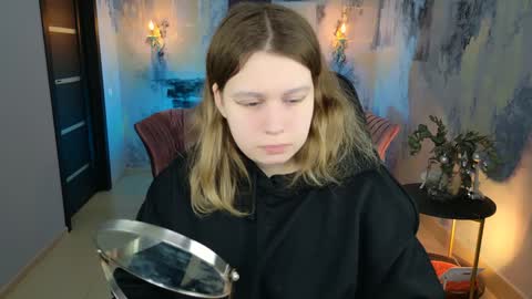 fiora online show from December 26, 2024, 9:01 am