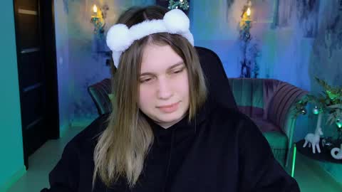 fiora online show from January 4, 2025, 11:11 am