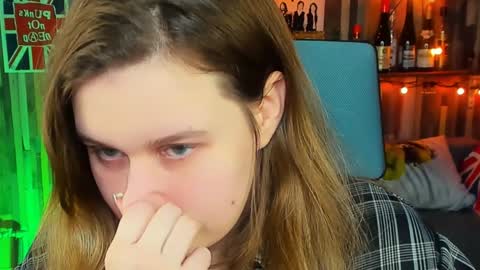 fiora online show from January 18, 2025, 3:16 pm