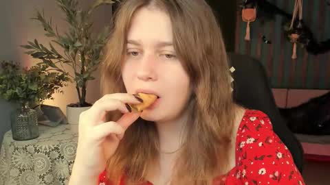 fiora online show from October 26, 2025, 5:13 am