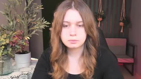 fiora online show from November 10, 2025, 7:07 am